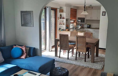 Scullin House | Spacious 1 Bedroom Townhouse With Carport 5 Mins From Belconnen Mall