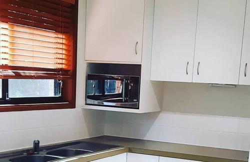 Scullin House | Spacious 1 Bedroom Townhouse With Carport 5 Mins From Belconnen Mall