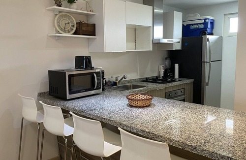 Washington Condo | Spacious 1-bedroom condo Close To Eagle Beach
