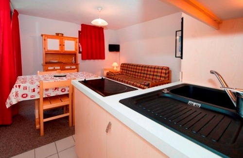 Les Bruyeres Apartment | Spacious 1-Bedroom Apartment for 4, Ski-in/Ski-out in Les Menuires, Stunning Mountain View