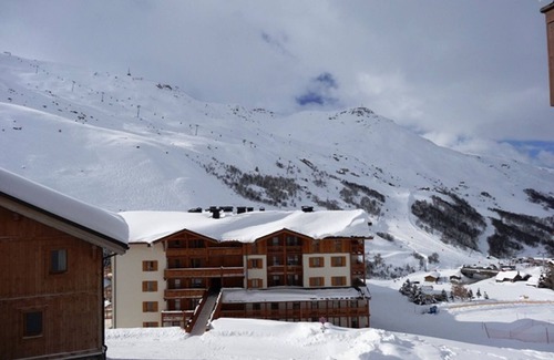 Les Bruyeres Apartment | Spacious 1-Bedroom Apartment for 4, Ski-in/Ski-out in Les Menuires, Stunning Mountain View