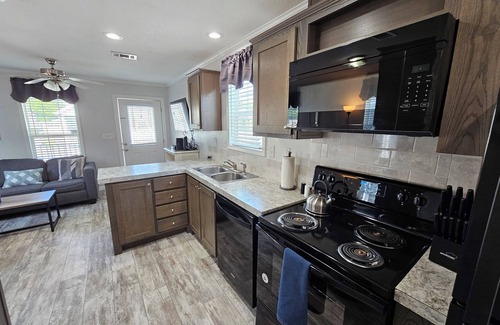Kissimmee House | SPACIOUS 1 BEDROOM HOUSE GOLF CART IN DISNEY AREA 5 STAR RATED MILL CREEK RESORT