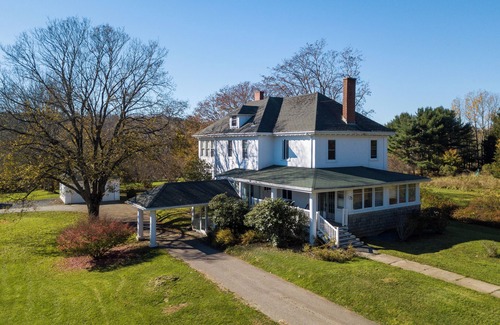 Lunenburg Apartment | Spacious 1-Bedroom King Bed Suite w/Outdoor Deck (Suite 3)