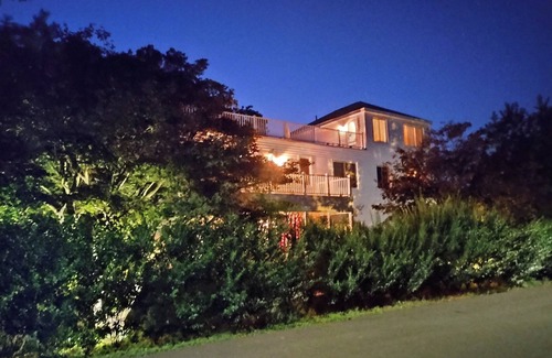 Morgan Point Apartment | Spacious 1-bedroom penthouse apartment with ocean views