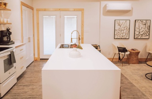 Johnson City Apartment | Spacious 1 bedroom rental unit in Historic Tree Streets