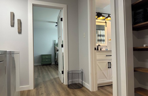 Palmyra Apartment | Spacious 1-bedroom apartment in Scottsville.