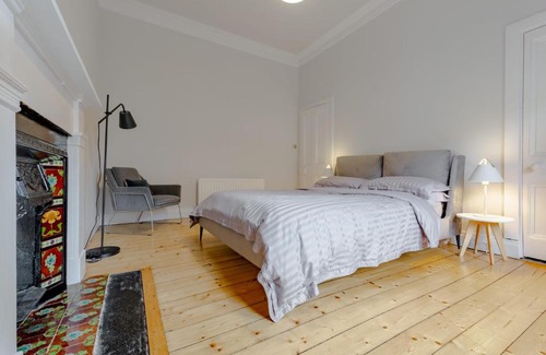 Glasgow Westend Apartment | Spacious 1 Bedroom West End Apartment near Byres Road