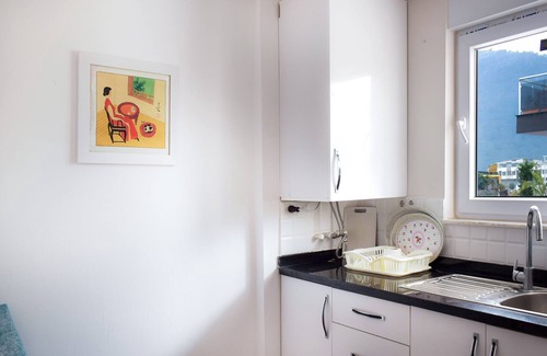 Sarsu Mahallesi Apartment | Spacious 1 bedroom with pool and mountain view