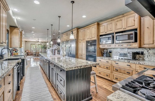 Bluffdale House | Spacious 10-bedroom house with AC, fitness room in charming Bluffdale