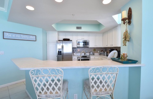 Destin Condo | Spacious 10th Floor Beachfront Condo w/Stunning Views in Central Destin! 🌅🐬