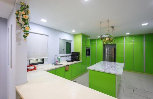 Ampang Villa | Spacious 12 pax Landed Homestay By NexxField