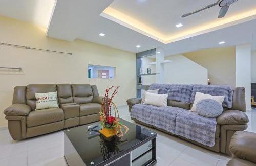 Ampang Villa | Spacious 12 pax Landed Homestay By NexxField