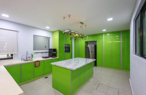 Ampang Villa | Spacious 12 pax Landed Homestay By NexxField