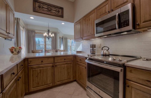 Keystone Condo | Spacious 1600 S.F. Renovated 3 Bed. 2 Bath Condo in Keystone