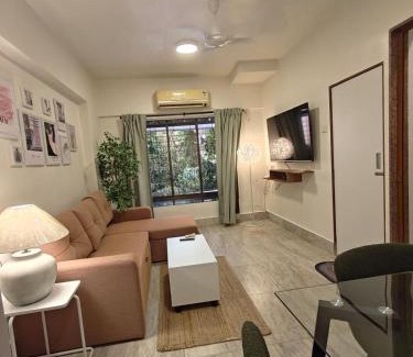 Pali Hill Apartment | Spacious 1BHK Off Carter Road