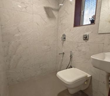 Pali Hill Apartment | Spacious 1BHK Off Carter Road