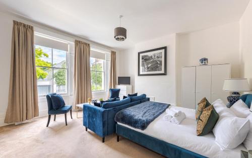 Hampton Wick Apartment | Spacious 1BR Apartment with River Thames View
