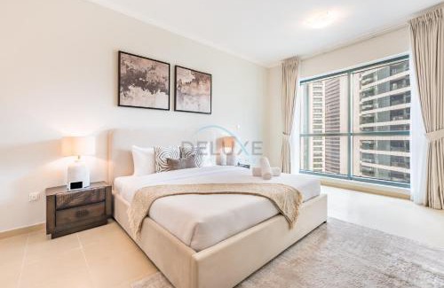 Jumeirah Lake Towers Apartment | Spacious 1BR Overlooking City Skyline and Marina, Next to JLT Lakefront, Just Minutes to Metro, Jumairah Bay Tower X1, JLT by Deluxe Holiday Homes