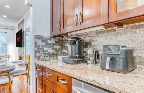 Bushwick Apartment | Spacious 1BR with King Bed, AC, WiFi & Streaming Entertainment.