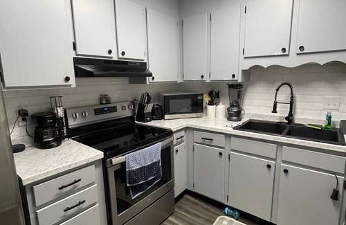 Lexington - Salisbury Apartment | Spacious 1king bd/2queen 15mins polar express