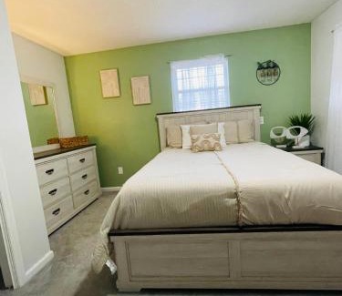 Lexington Apartment | Spacious 1king bd/2queen bd/* 1 mile from I-85