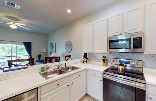 Bahama Bay Condo | Spacious 1st floor condo with pools/hot tubs, W/D & patio - near theme parks