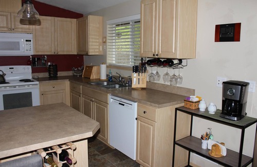 Woodland House | Spacious 2 acre property with beautiful ranch home. Pet-Friendly!