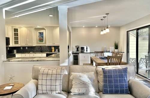 Shipyard Plantation Condo | SPACIOUS 2-BDR BEACHWALK VILLA, GOLF VIEWS, STEPS TO BEACH & POOL