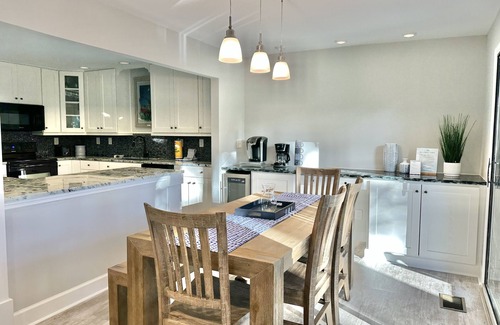 Shipyard Plantation Condo | SPACIOUS 2-BDR BEACHWALK VILLA, GOLF VIEWS, STEPS TO BEACH & POOL