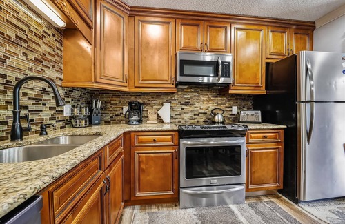 Historic District Condo | Spacious 2 bd Pet Friendly Condo