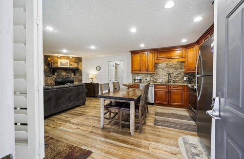 Historic District Condo | Spacious 2 bd Pet Friendly Condo