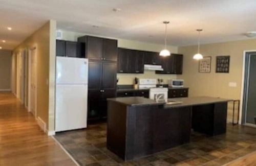 Regina House | Spacious 2 Bdm. Accessible.nn