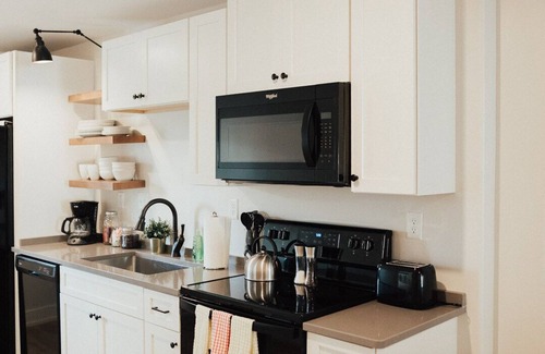 Cooper-Young Historic District House | Spacious 2 Bdrm house in Cooper Young