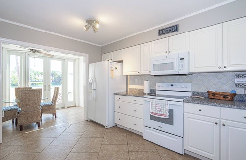 Destin House | Spacious 2 Bdrm Lakefront Townhome at Shoreline Towers