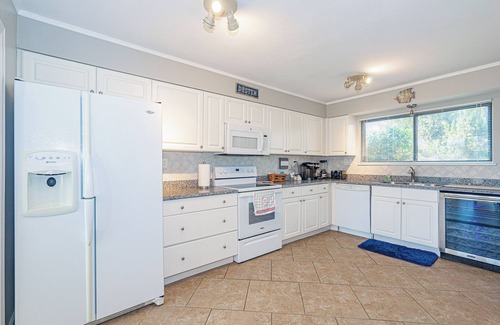 Destin House | Spacious 2 Bdrm Lakefront Townhome at Shoreline Towers