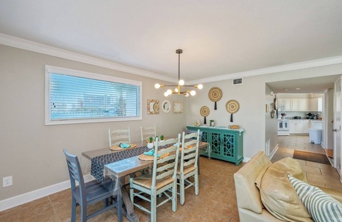 Destin House | Spacious 2 Bdrm Lakefront Townhome at Shoreline Towers