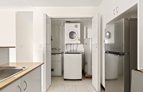 Avalon Beach Apartment | Spacious 2-Bed, 2-Bath Moments from Avalon Beach