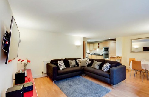 King's Cross Apartment | Spacious 2 bed 2 bath Kings Cross Apartment