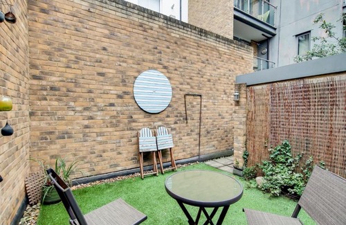 King's Cross Apartment | Spacious 2 bed 2 bath Kings Cross Apartment