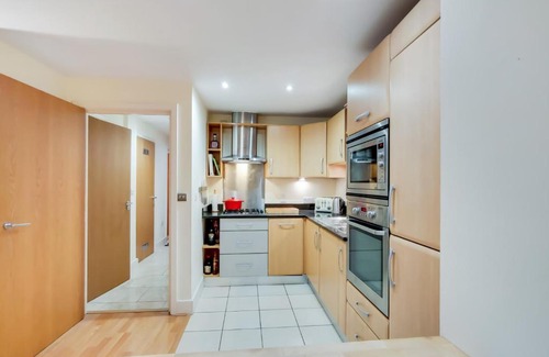 King's Cross Apartment | Spacious 2 bed 2 bath Kings Cross Apartment