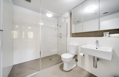 Greenway Apartment | Spacious 2-Bed Conveniently by Lake Tuggeranong