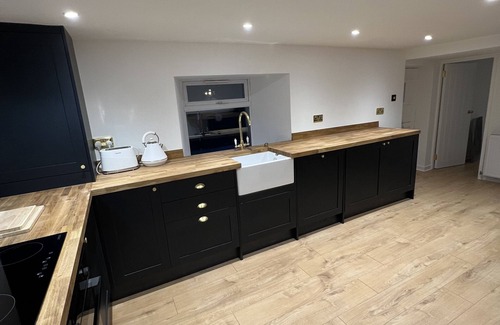 Crieff Cottage | Spacious 2-Bed Fresh Renovation Millhouse Cottage in Crieff