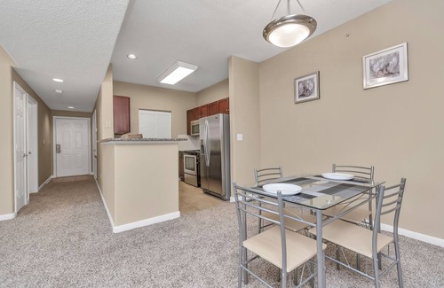 Astrodome Apartment | Spacious 2 Bed Gem 💎 Downtown Houston w/Neon wall