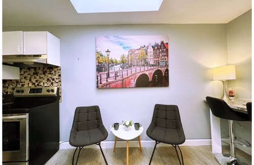 Lowertown Apartment | Spacious 2-bed modern apartment+parking in Downtown Ottawa's ByWard Market