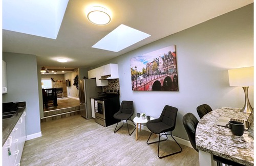 Lowertown Apartment | Spacious 2-bed modern apartment+parking in Downtown Ottawa's ByWard Market