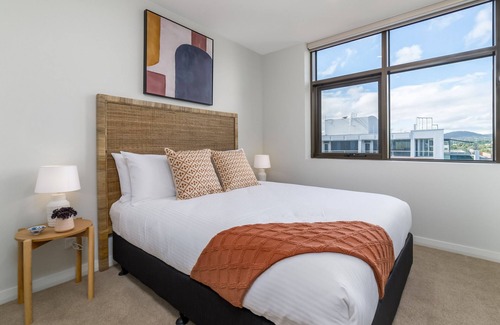 Barton Apartment | Spacious 2-Bed, Stunning Views in Central Canberra