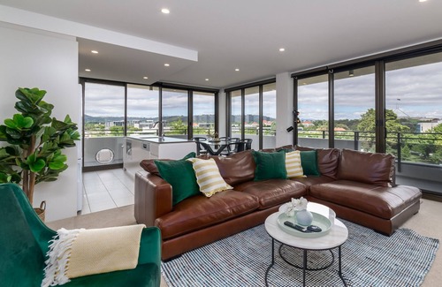Barton Apartment | Spacious 2-Bed, Stunning Views in Central Canberra