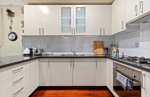 Alexandria House | Spacious 2-Bed Townhouse with Garage & Patio