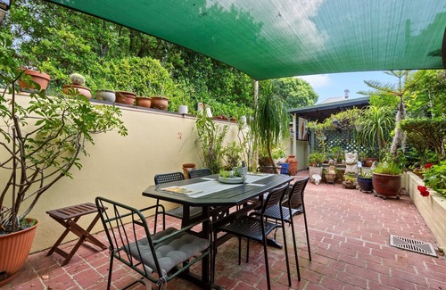 Alexandria House | Spacious 2-Bed Townhouse with Garage & Patio