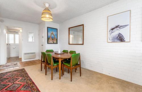 Mawson Apartment | Spacious 2-Bed Unit with Garden in Mawson - Hosted by Canstay